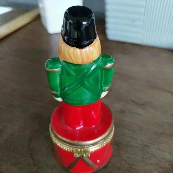 Christmas Porcelain Limoge Box Toy Soldier Red Drum Hinged Trinket Box 4 1/2" - Picture 4 of 6